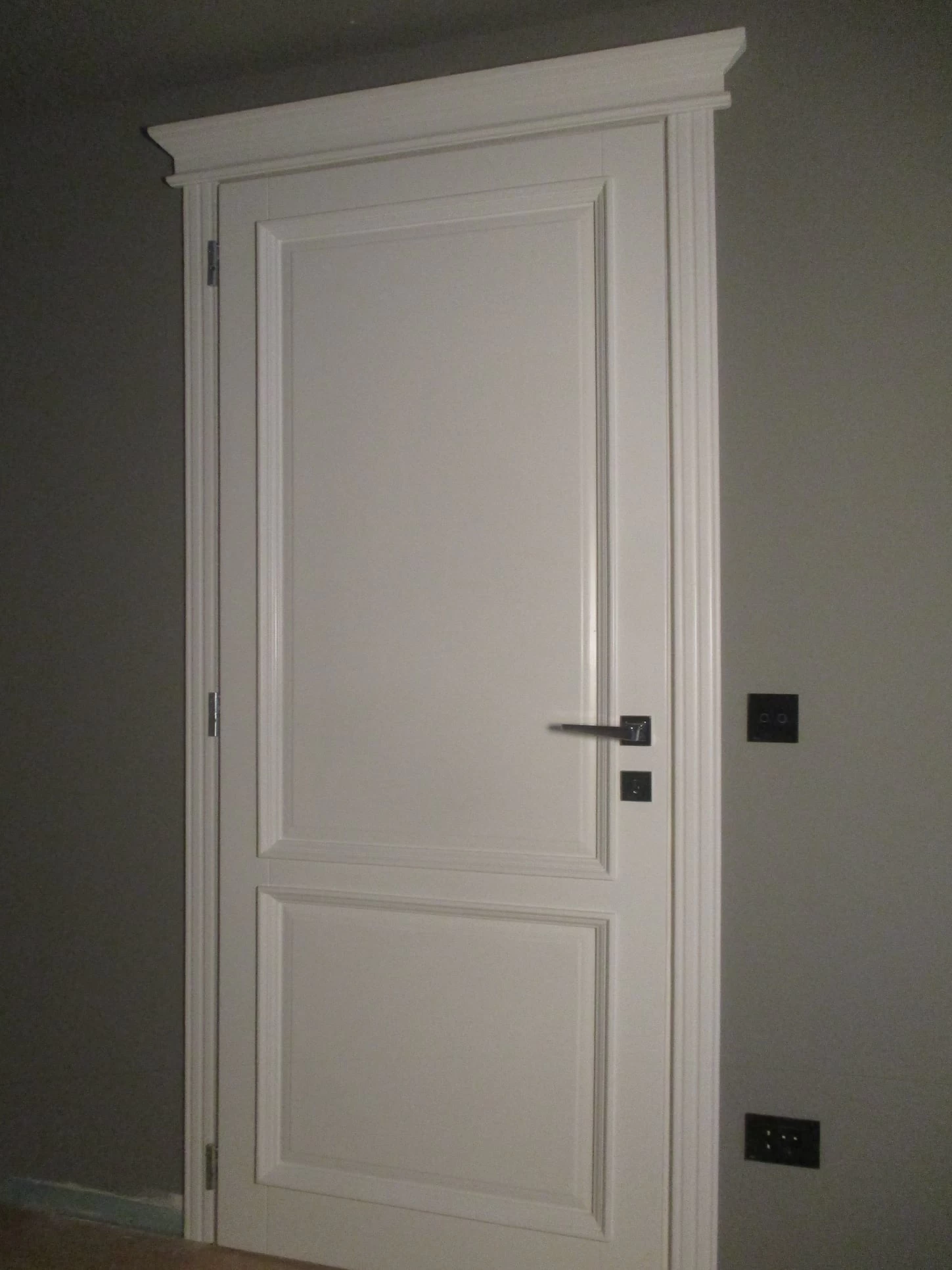 Usi de interior din lemn masiv