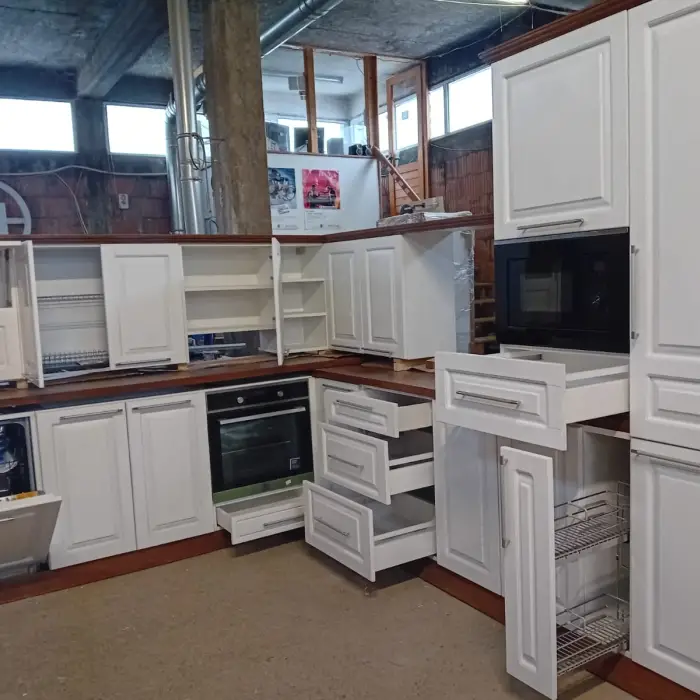 Mobila de bucatarie din lemn masiv MOBILFAN